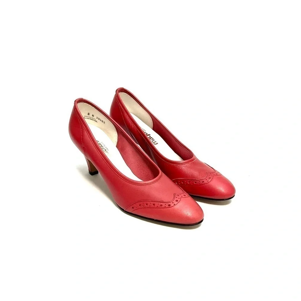 Vintage 1970s deadstock red leather wing tip brogue heels